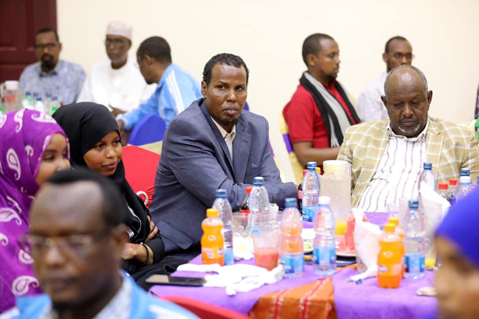 Sawirro: Axmed MADOOBE Oo Ballan Adag La Galay Xildhibaanada Jubbaland